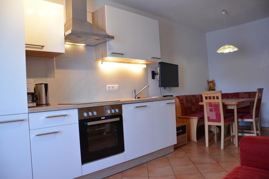 Appartement Haus Gatterer Obertilliach Habitación foto